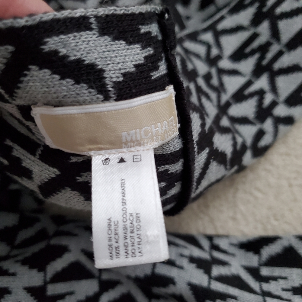 Michael Kors Black/Gray Infinity Logo Scarf - Picture 3 of 9